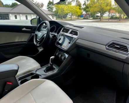 Чорний Фольксваген Тігуан, об'ємом двигуна 2 л та пробігом 37 тис. км за 4000 $, фото 9 на Automoto.ua