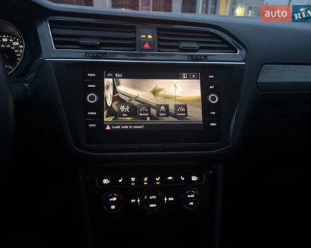 Чорний Фольксваген Тігуан, об'ємом двигуна 2 л та пробігом 162 тис. км за 18750 $, фото 15 на Automoto.ua