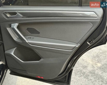 Черный Фольксваген Тигуан, объемом двигателя 1.97 л и пробегом 204 тыс. км за 26990 $, фото 24 на Automoto.ua