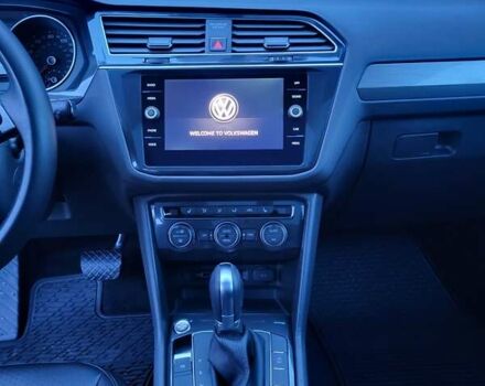 Чорний Фольксваген Тігуан, об'ємом двигуна 2 л та пробігом 101 тис. км за 21000 $, фото 18 на Automoto.ua