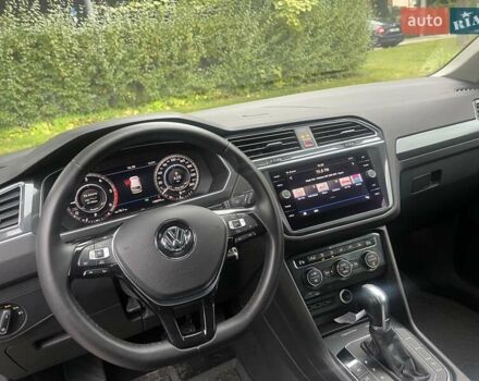 Чорний Фольксваген Тігуан, об'ємом двигуна 1.98 л та пробігом 138 тис. км за 28500 $, фото 6 на Automoto.ua