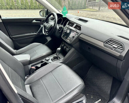 Чорний Фольксваген Тігуан, об'ємом двигуна 2 л та пробігом 186 тис. км за 17300 $, фото 24 на Automoto.ua