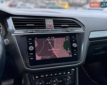 Чорний Фольксваген Тігуан, об'ємом двигуна 1.98 л та пробігом 235 тис. км за 21799 $, фото 15 на Automoto.ua