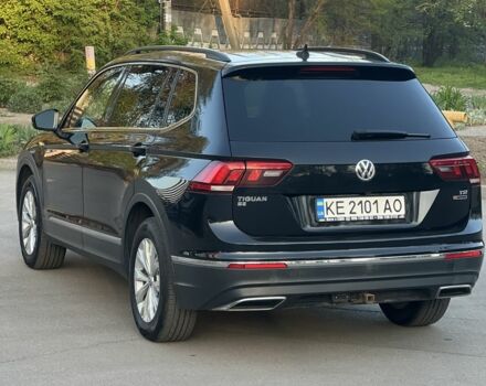 Чорний Фольксваген Тігуан, об'ємом двигуна 2 л та пробігом 123 тис. км за 18400 $, фото 4 на Automoto.ua