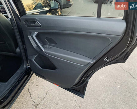 Черный Фольксваген Тигуан, объемом двигателя 2 л и пробегом 188 тыс. км за 12890 $, фото 69 на Automoto.ua