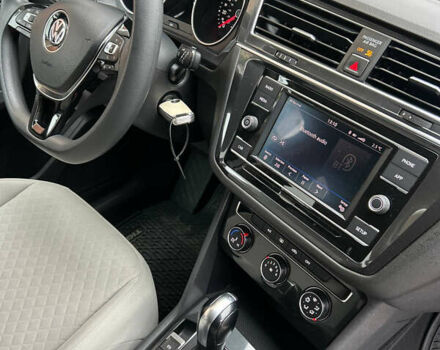 Черный Фольксваген Тигуан, объемом двигателя 2 л и пробегом 105 тыс. км за 16350 $, фото 23 на Automoto.ua