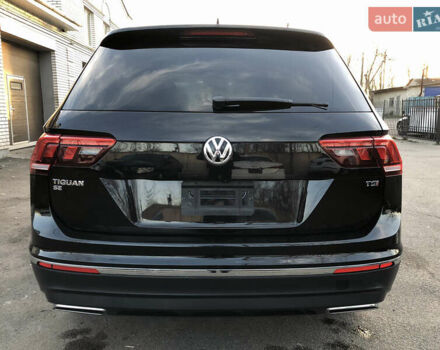 Черный Фольксваген Тигуан, объемом двигателя 2 л и пробегом 188 тыс. км за 12890 $, фото 2 на Automoto.ua