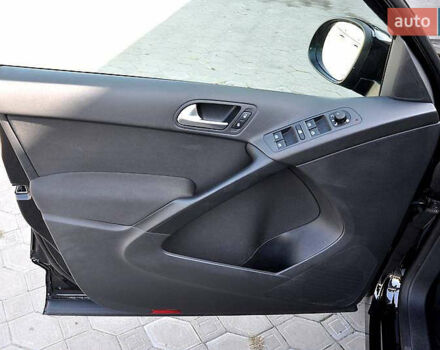 Черный Фольксваген Тигуан, объемом двигателя 2 л и пробегом 84 тыс. км за 17400 $, фото 12 на Automoto.ua