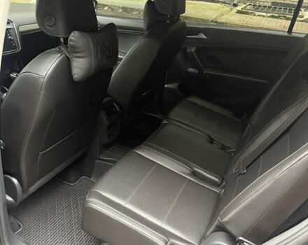 Черный Фольксваген Тигуан, объемом двигателя 1.98 л и пробегом 195 тыс. км за 16000 $, фото 7 на Automoto.ua