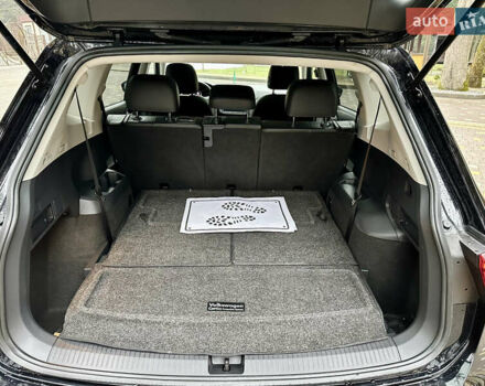 Чорний Фольксваген Тігуан, об'ємом двигуна 2 л та пробігом 186 тис. км за 17300 $, фото 26 на Automoto.ua