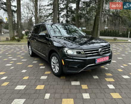 Чорний Фольксваген Тігуан, об'ємом двигуна 2 л та пробігом 186 тис. км за 17300 $, фото 4 на Automoto.ua