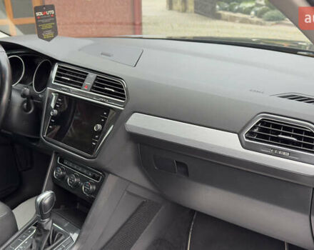 Чорний Фольксваген Тігуан, об'ємом двигуна 1.98 л та пробігом 258 тис. км за 23300 $, фото 36 на Automoto.ua