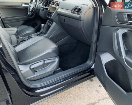 Черный Фольксваген Тигуан, объемом двигателя 2 л и пробегом 188 тыс. км за 12890 $, фото 70 на Automoto.ua