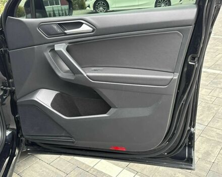 Чорний Фольксваген Тігуан, об'ємом двигуна 2 л та пробігом 271 тис. км за 16499 $, фото 9 на Automoto.ua