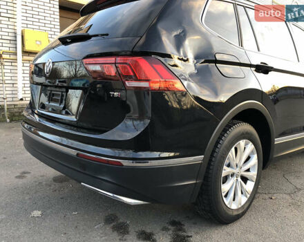 Черный Фольксваген Тигуан, объемом двигателя 2 л и пробегом 188 тыс. км за 12890 $, фото 24 на Automoto.ua