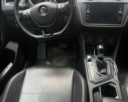 Черный Фольксваген Тигуан, объемом двигателя 1.98 л и пробегом 195 тыс. км за 16000 $, фото 10 на Automoto.ua