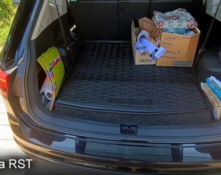 Чорний Фольксваген Тігуан, об'ємом двигуна 2 л та пробігом 110 тис. км за 18300 $, фото 4 на Automoto.ua