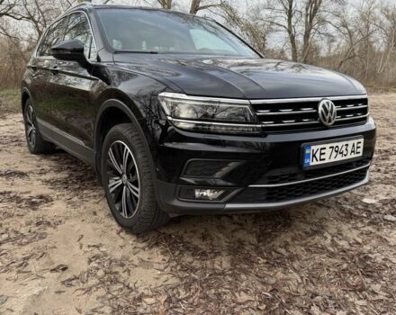 Черный Фольксваген Тигуан, объемом двигателя 2 л и пробегом 182 тыс. км за 27499 $, фото 1 на Automoto.ua
