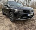 Черный Фольксваген Тигуан, объемом двигателя 2 л и пробегом 182 тыс. км за 27499 $, фото 1 на Automoto.ua