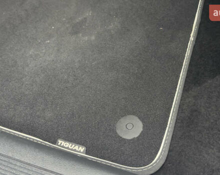 Чорний Фольксваген Тігуан, об'ємом двигуна 1.98 л та пробігом 258 тис. км за 23300 $, фото 75 на Automoto.ua