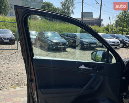 Чорний Фольксваген Тігуан, об'ємом двигуна 2 л та пробігом 102 тис. км за 21999 $, фото 7 на Automoto.ua