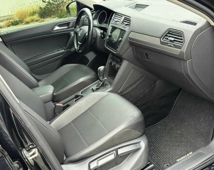 Чорний Фольксваген Тігуан, об'ємом двигуна 2 л та пробігом 271 тис. км за 16499 $, фото 5 на Automoto.ua