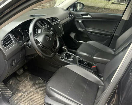 Черный Фольксваген Тигуан, объемом двигателя 1.98 л и пробегом 195 тыс. км за 16000 $, фото 3 на Automoto.ua