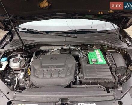 Черный Фольксваген Тигуан, объемом двигателя 2 л и пробегом 149 тыс. км за 16800 $, фото 49 на Automoto.ua