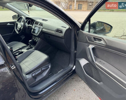 Черный Фольксваген Тигуан, объемом двигателя 2 л и пробегом 183 тыс. км за 19700 $, фото 12 на Automoto.ua