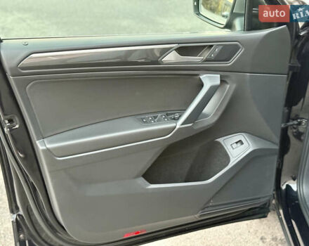 Черный Фольксваген Тигуан, объемом двигателя 1.97 л и пробегом 204 тыс. км за 26990 $, фото 26 на Automoto.ua