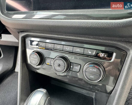 Черный Фольксваген Тигуан, объемом двигателя 1.98 л и пробегом 104 тыс. км за 19990 $, фото 45 на Automoto.ua