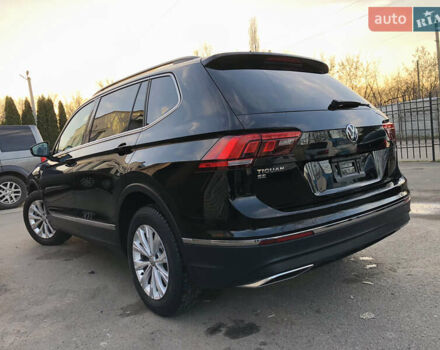 Черный Фольксваген Тигуан, объемом двигателя 2 л и пробегом 188 тыс. км за 12890 $, фото 3 на Automoto.ua