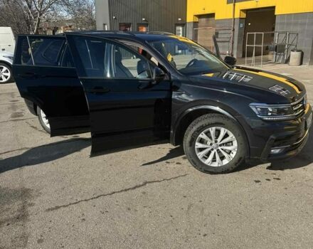 Черный Фольксваген Тигуан, объемом двигателя 2 л и пробегом 130 тыс. км за 21500 $, фото 1 на Automoto.ua