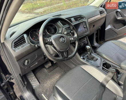 Черный Фольксваген Тигуан, объемом двигателя 2 л и пробегом 183 тыс. км за 19700 $, фото 9 на Automoto.ua