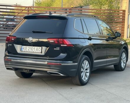 Чорний Фольксваген Тігуан, об'ємом двигуна 2 л та пробігом 123 тис. км за 18400 $, фото 5 на Automoto.ua