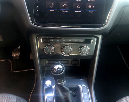 Черный Фольксваген Тигуан, объемом двигателя 2 л и пробегом 258 тыс. км за 21000 $, фото 3 на Automoto.ua