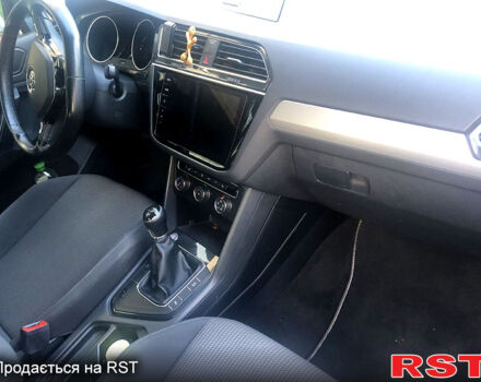 Черный Фольксваген Тигуан, объемом двигателя 2 л и пробегом 258 тыс. км за 21000 $, фото 10 на Automoto.ua