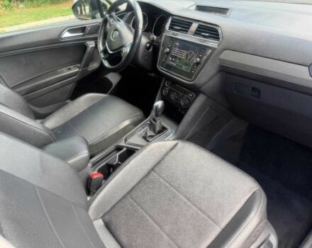 Черный Фольксваген Тигуан, объемом двигателя 2 л и пробегом 37 тыс. км за 13000 $, фото 9 на Automoto.ua