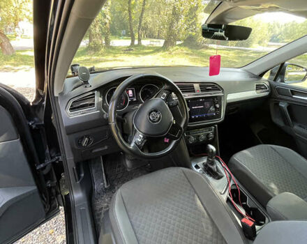 Чорний Фольксваген Тігуан, об'ємом двигуна 1.97 л та пробігом 244 тис. км за 21900 $, фото 7 на Automoto.ua