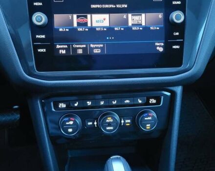 Чорний Фольксваген Тігуан, об'ємом двигуна 2 л та пробігом 101 тис. км за 21000 $, фото 17 на Automoto.ua