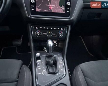 Чорний Фольксваген Тігуан, об'ємом двигуна 1.98 л та пробігом 235 тис. км за 21799 $, фото 23 на Automoto.ua