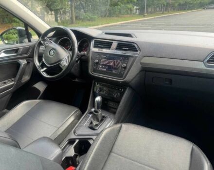 Черный Фольксваген Тигуан, объемом двигателя 2 л и пробегом 37 тыс. км за 13000 $, фото 7 на Automoto.ua