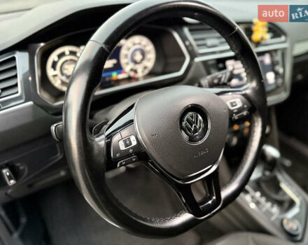 Черный Фольксваген Тигуан, объемом двигателя 1.97 л и пробегом 204 тыс. км за 26990 $, фото 13 на Automoto.ua