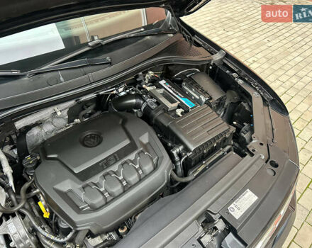 Черный Фольксваген Тигуан, объемом двигателя 2 л и пробегом 105 тыс. км за 16350 $, фото 36 на Automoto.ua