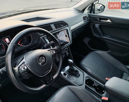 Черный Фольксваген Тигуан, объемом двигателя 2 л и пробегом 188 тыс. км за 12890 $, фото 57 на Automoto.ua