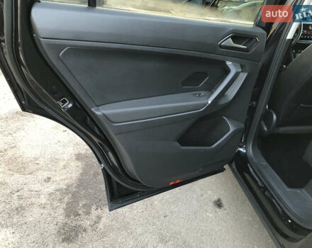 Черный Фольксваген Тигуан, объемом двигателя 2 л и пробегом 188 тыс. км за 12890 $, фото 64 на Automoto.ua