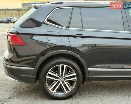 Черный Фольксваген Тигуан, объемом двигателя 1.97 л и пробегом 204 тыс. км за 26990 $, фото 30 на Automoto.ua