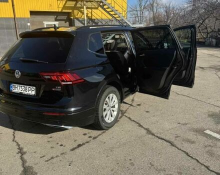 Черный Фольксваген Тигуан, объемом двигателя 2 л и пробегом 130 тыс. км за 21500 $, фото 3 на Automoto.ua