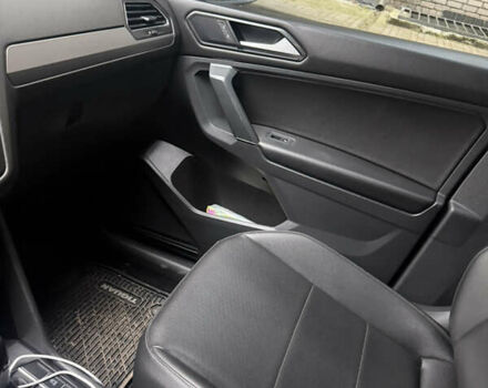 Черный Фольксваген Тигуан, объемом двигателя 1.98 л и пробегом 195 тыс. км за 16000 $, фото 6 на Automoto.ua