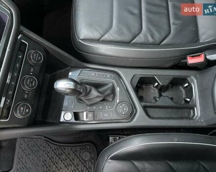 Черный Фольксваген Тигуан, объемом двигателя 2 л и пробегом 94 тыс. км за 17260 $, фото 22 на Automoto.ua